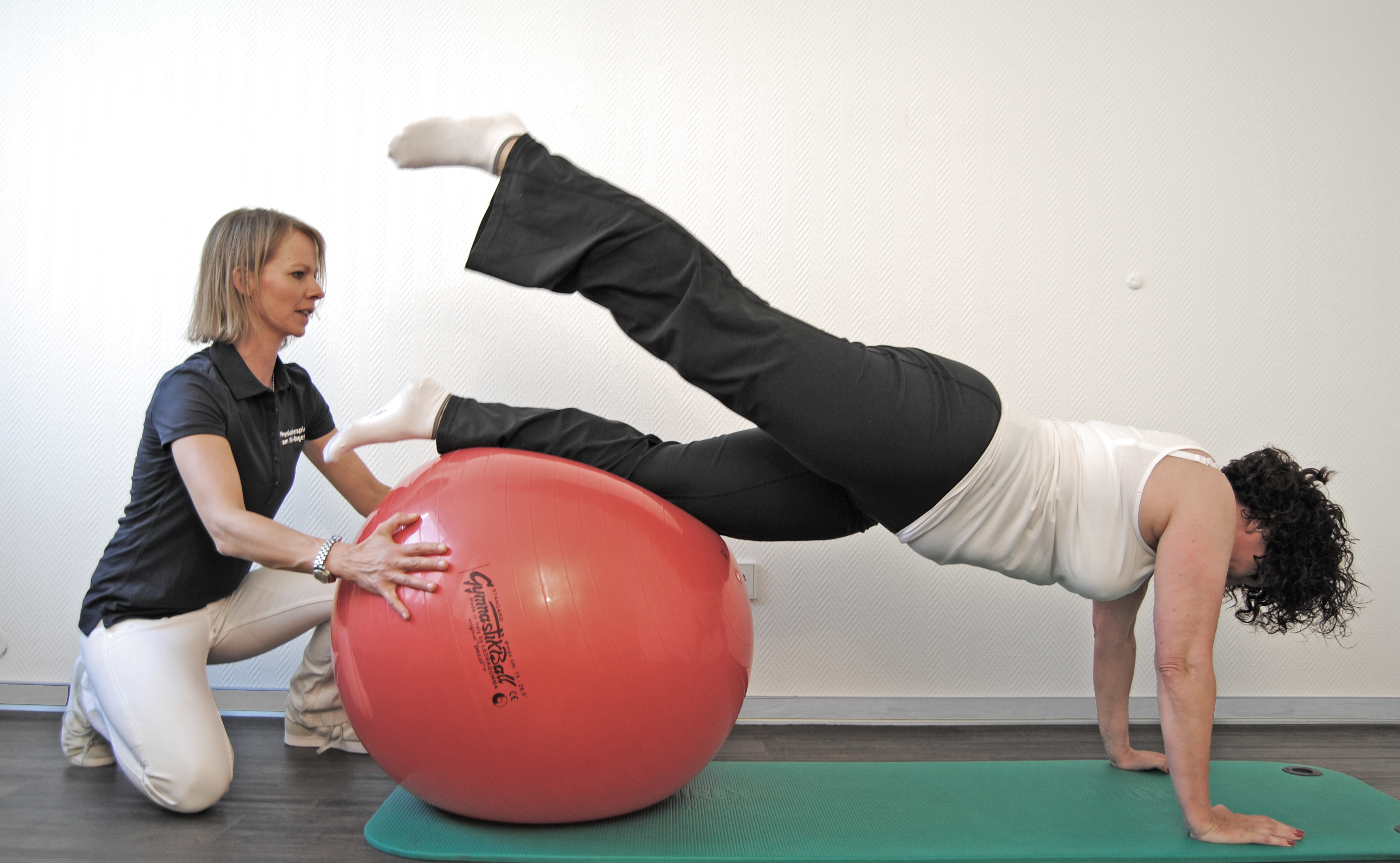 Krankengymnastik mit Ball – Physiotherapie am Kö-Bogen Düsseldorf
